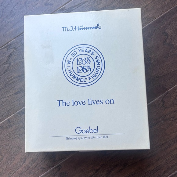 HUMMEL Goebel 50 Yr Jubilee The Love Lives On. Original Box. - Picture 2 of 8
